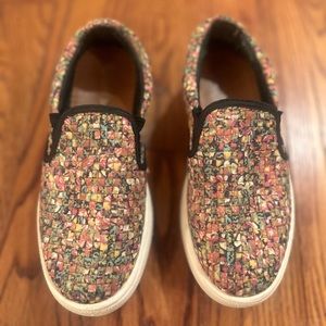 BM Bernie Mev Girls (4.5) Woven Shoe Size 35 Slip On Loafer Platform Sneaker